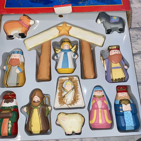 Kurt adler children’s nativity set wooden hand carved set - Picture 3 of 4